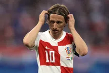 Thumbnail for article: Boer met kiespijn: Modric op de foto met Man of the Match-award