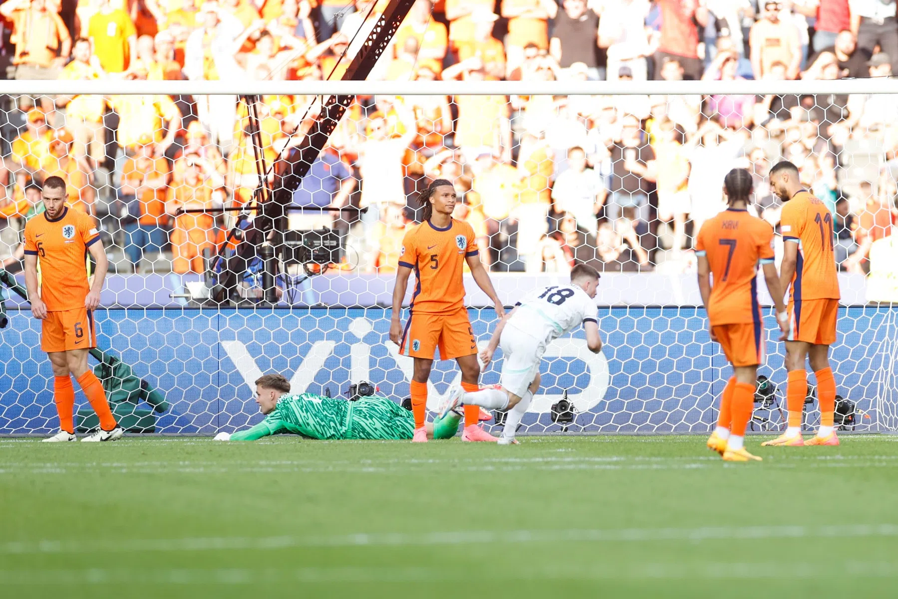 Oranje eindigt als derde na pijnlijke nederlaag tegen Oostenrijk