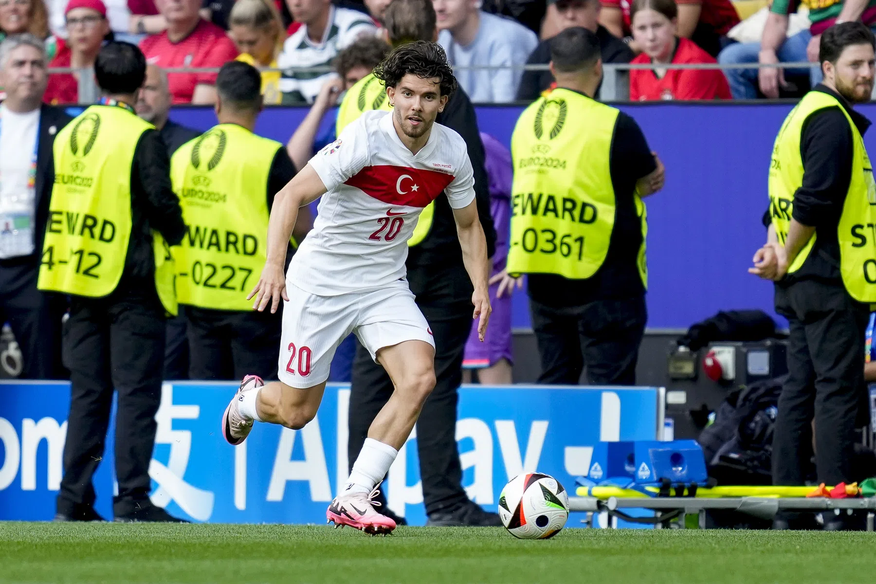 Het EK als laatste bevestiging: begeerde Kadioglu aast op Turkse triomf