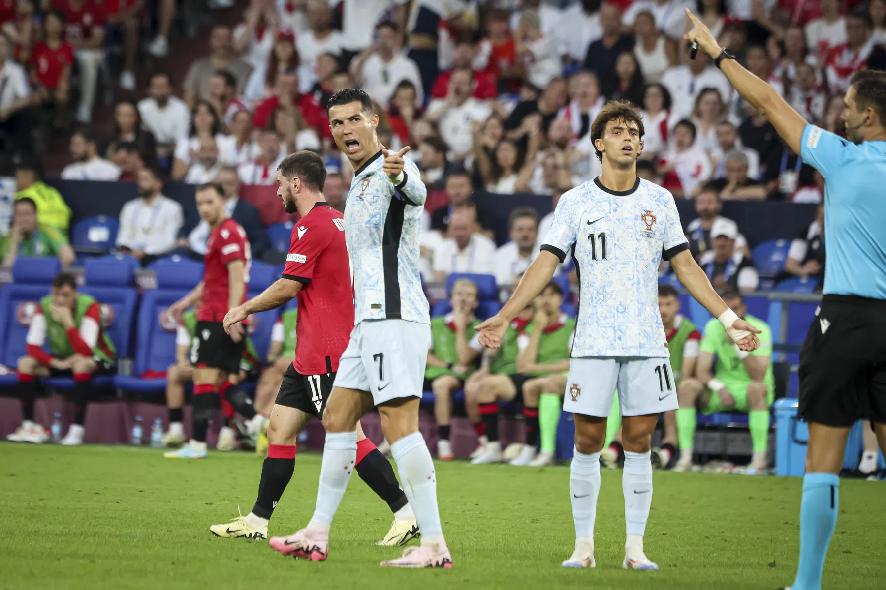 Portugese media kritisch op boze Ronaldo: 'Wanneer worden we wakker?'