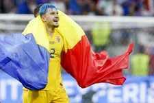 Thumbnail for article: Hiervan zou je de Roemeense rechtsback met blauw haar kunnen kennen