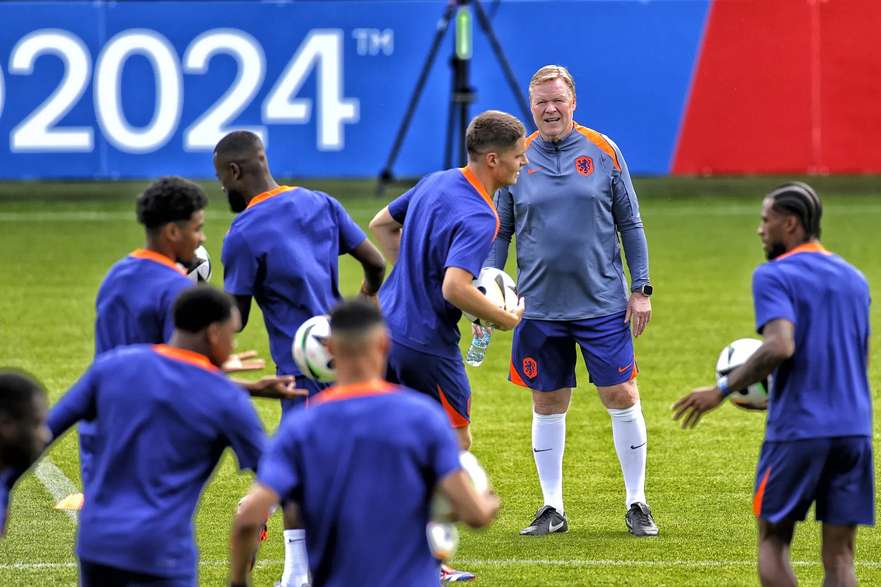 Oranje traint opnieuw met complete groep richting achtste finale