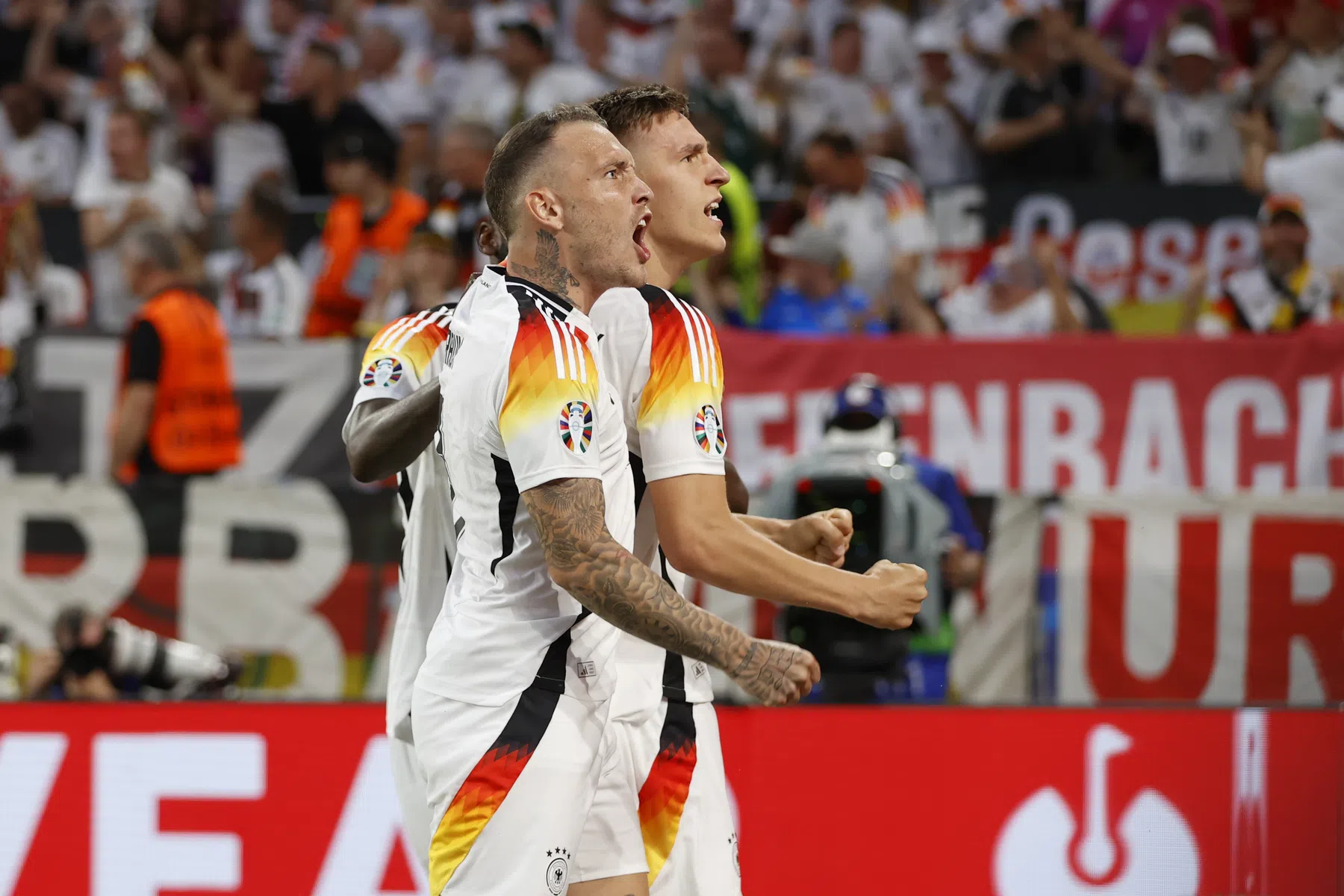 Duitsland klopt Denemarken in waterballet en staat in de kwartfinale