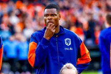 Thumbnail for article: Dumfries schiet in de lach na vraag over lies: 'Waar haal jij je informatie?'