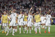 Thumbnail for article: Duitse media glunderen: 'Stormchaos en VAR-geluk, we gaan naar Berlijn'