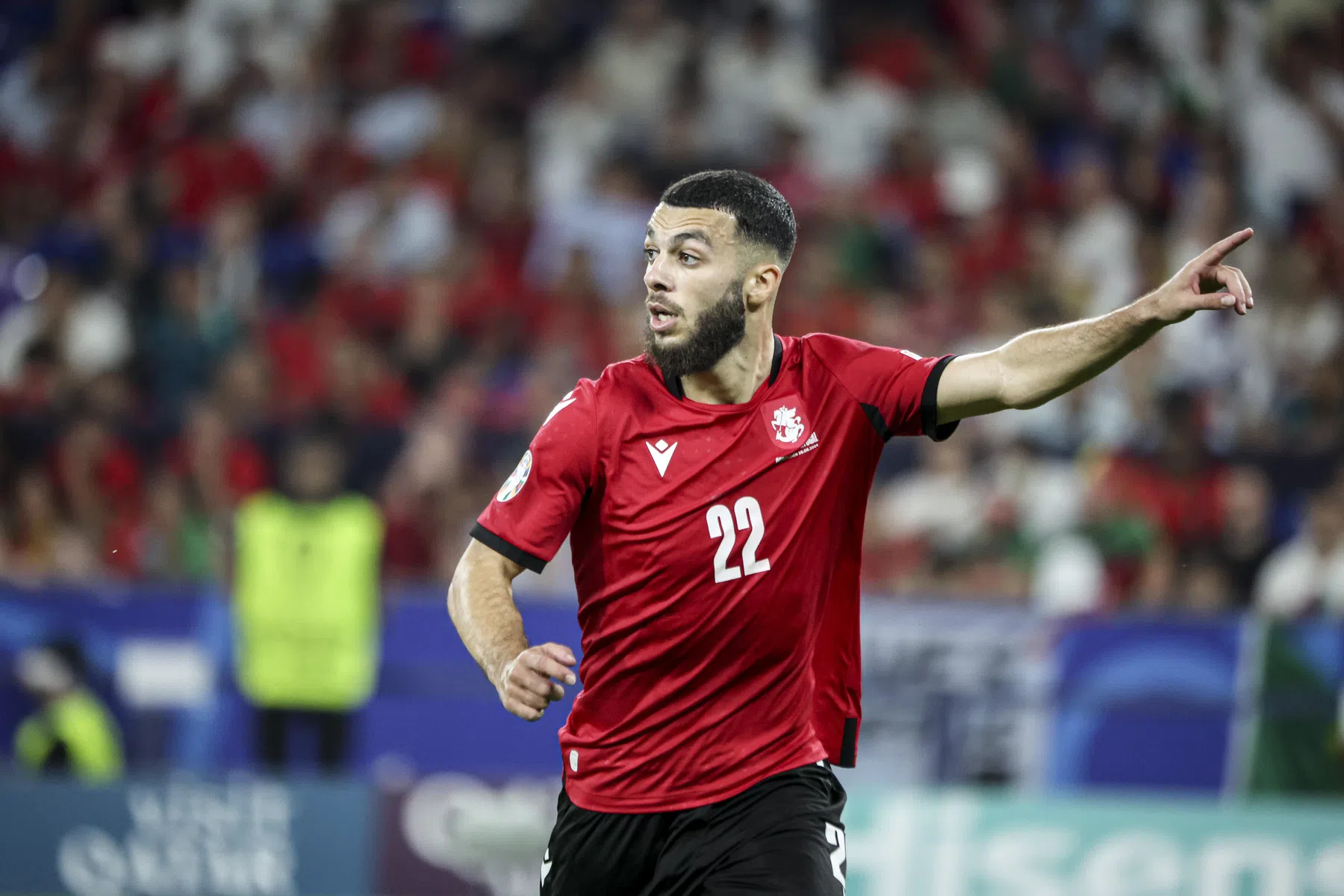 Ajax bevestigt vertrek en transfersom Mikautadze