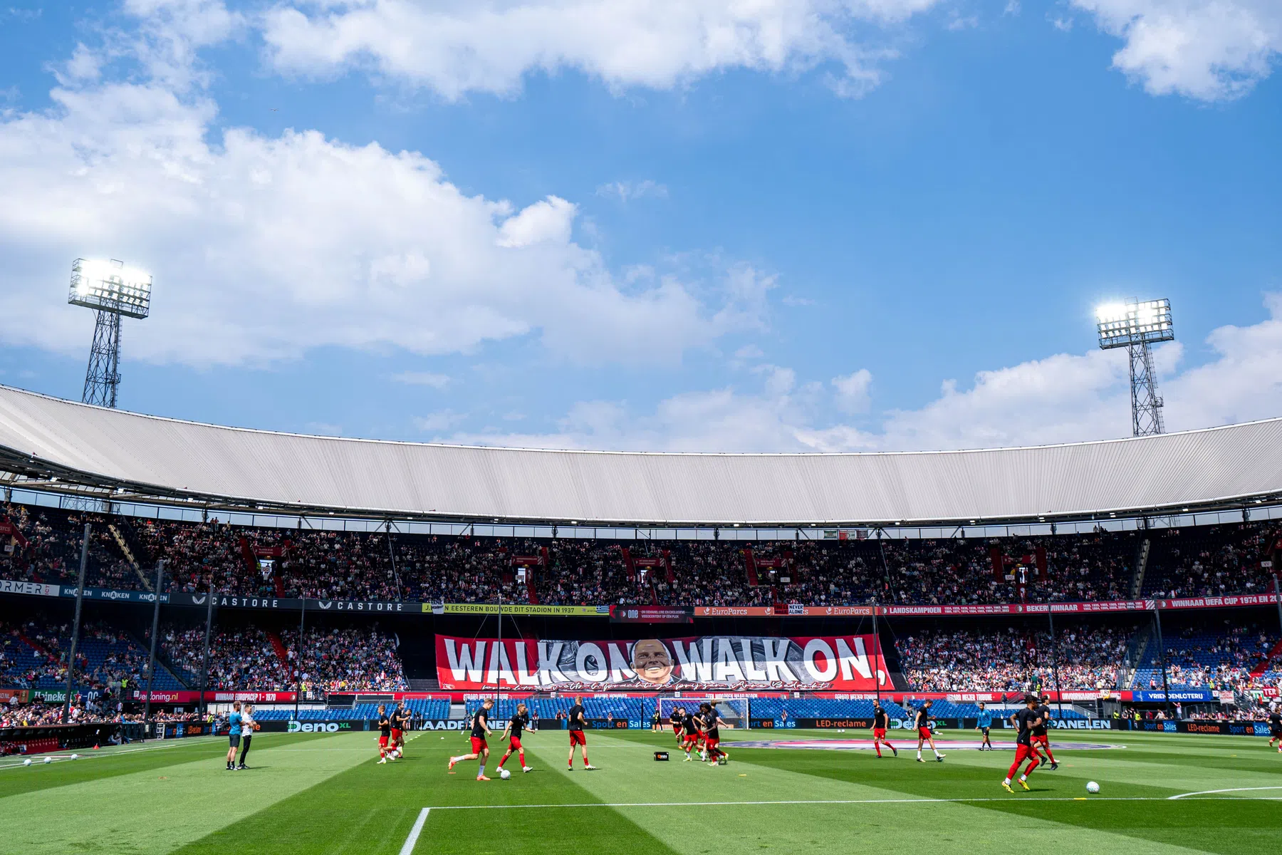 Feyenoord presenteert nieuw thuisshirt voor komend seizoen
