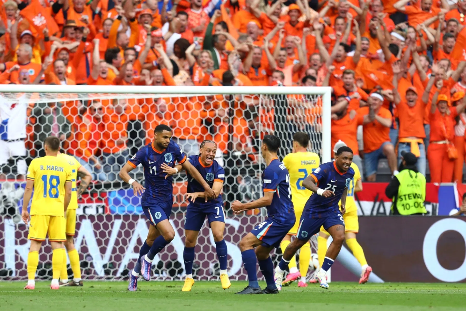 Gakpo en Malen schieten opgefrist Oranje naar kwartfinale