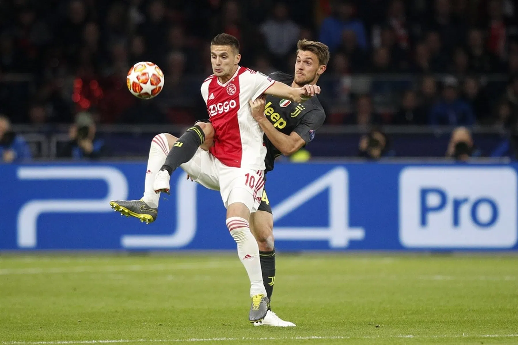 Het oogappeltje van Sarri moet Ajax slimmer laten verdedigen