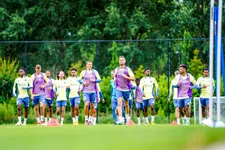 Thumbnail for article: Stilte voor de storm bij Ajax: waar blijven de versterkingen? 