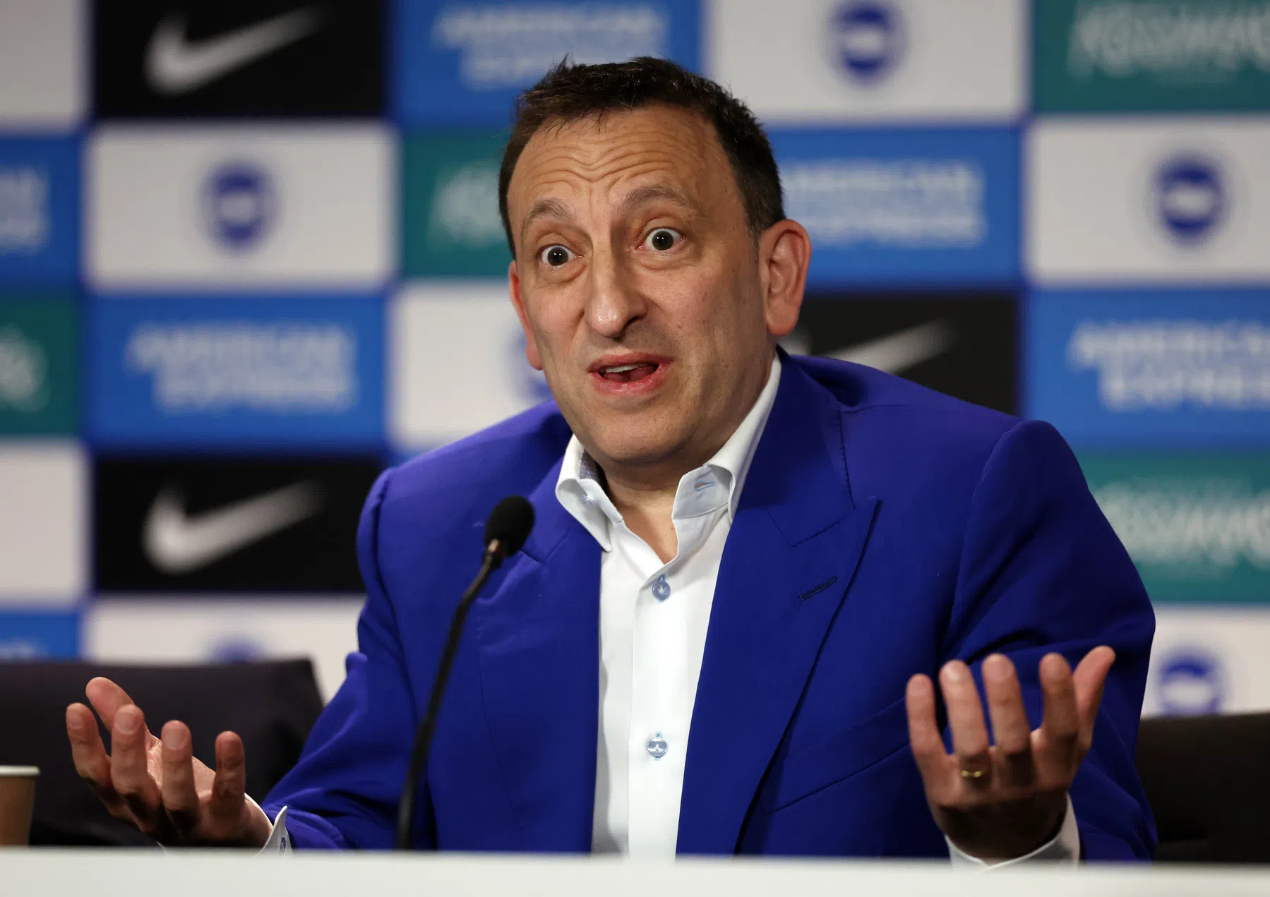 Brighton-eigenaar roept collega-clubs op zich aan financiële regels te houden