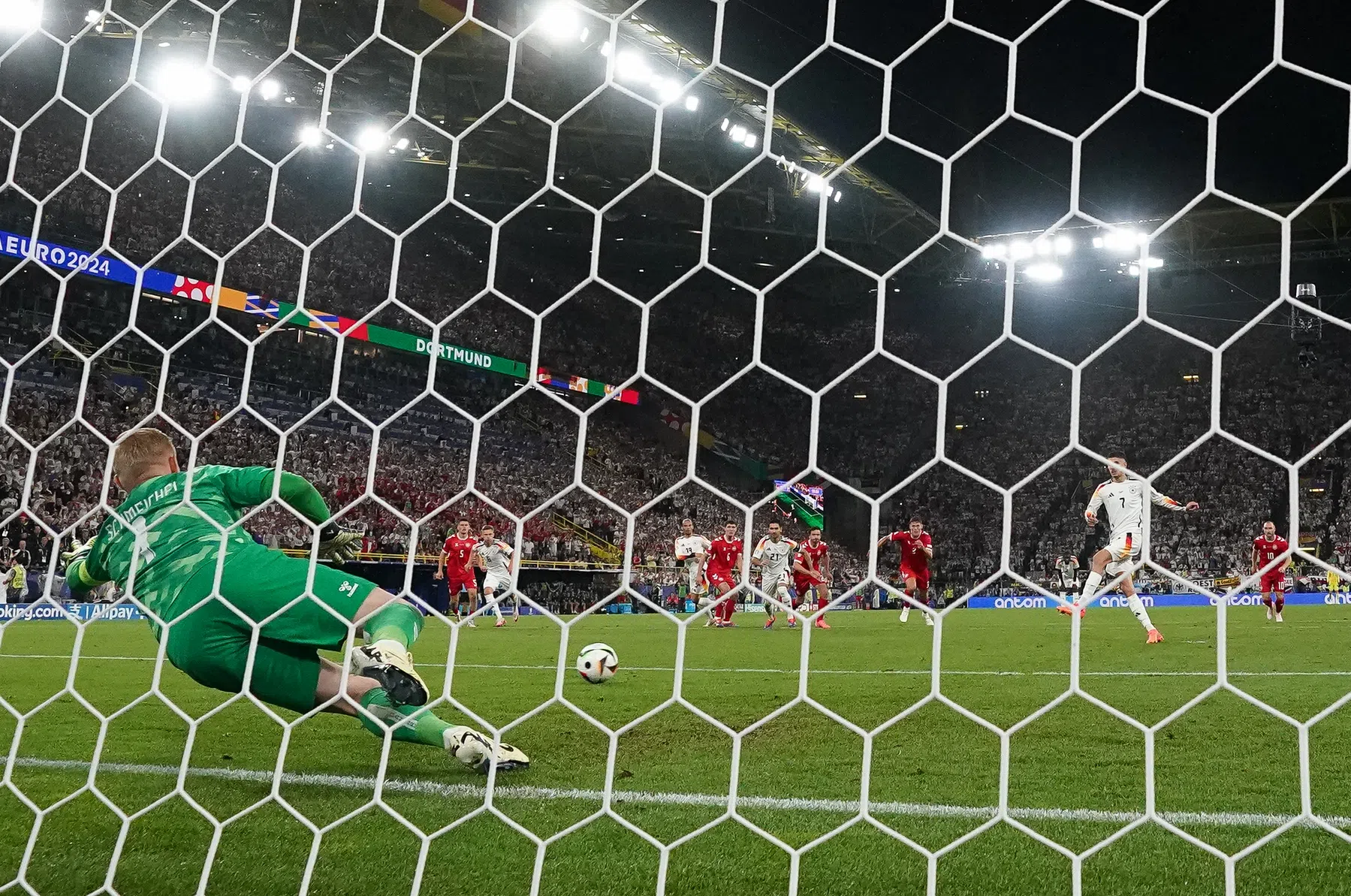 'Het voetbal in de zestien moet niet op hockey gaan lijken'