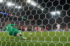 Thumbnail for article: 'Het voetbal in de zestien moet niet op hockey gaan lijken'