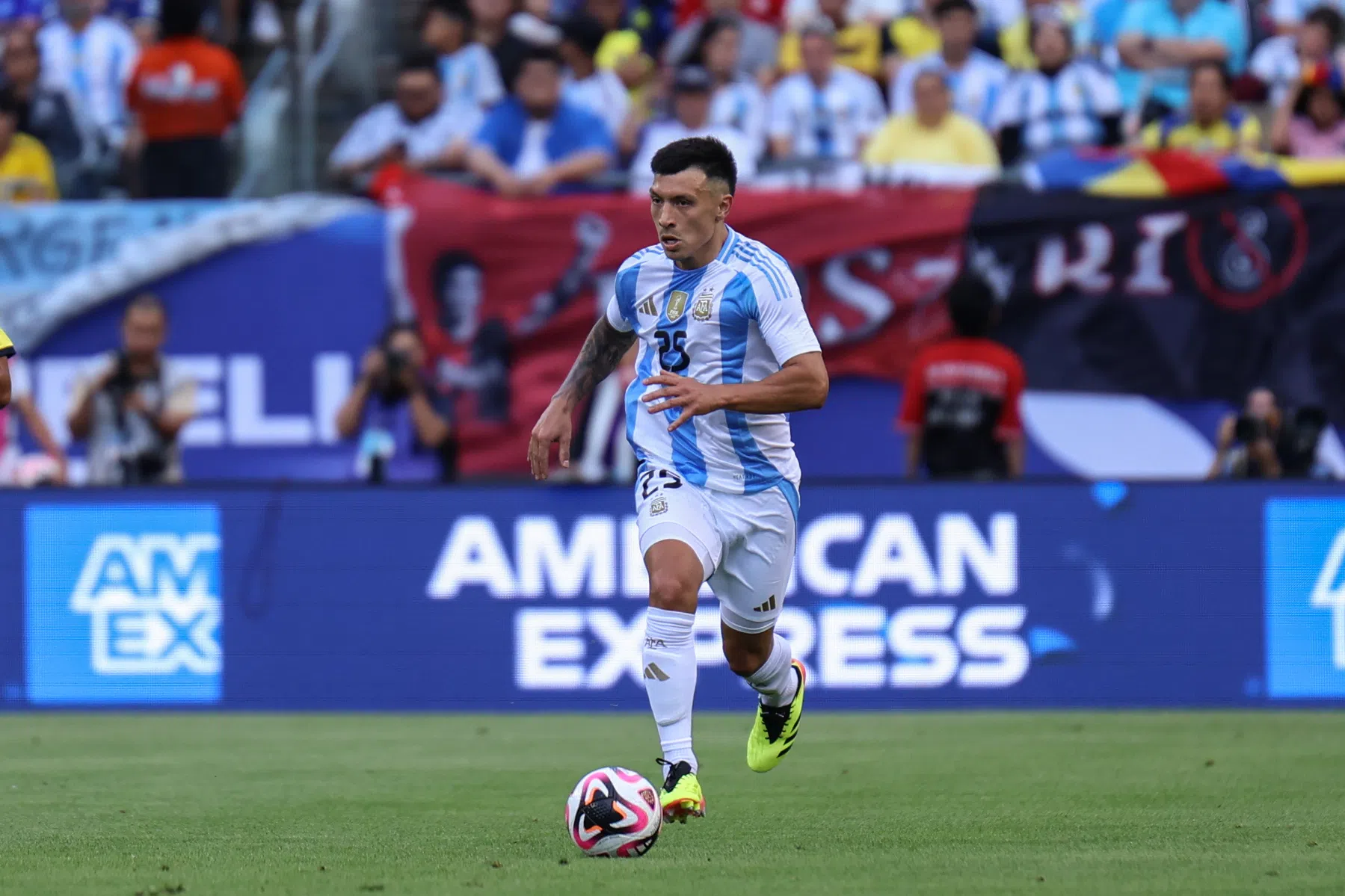 Lisandro Martínez dankt voormalig topverdediger na eerste interlandgoal