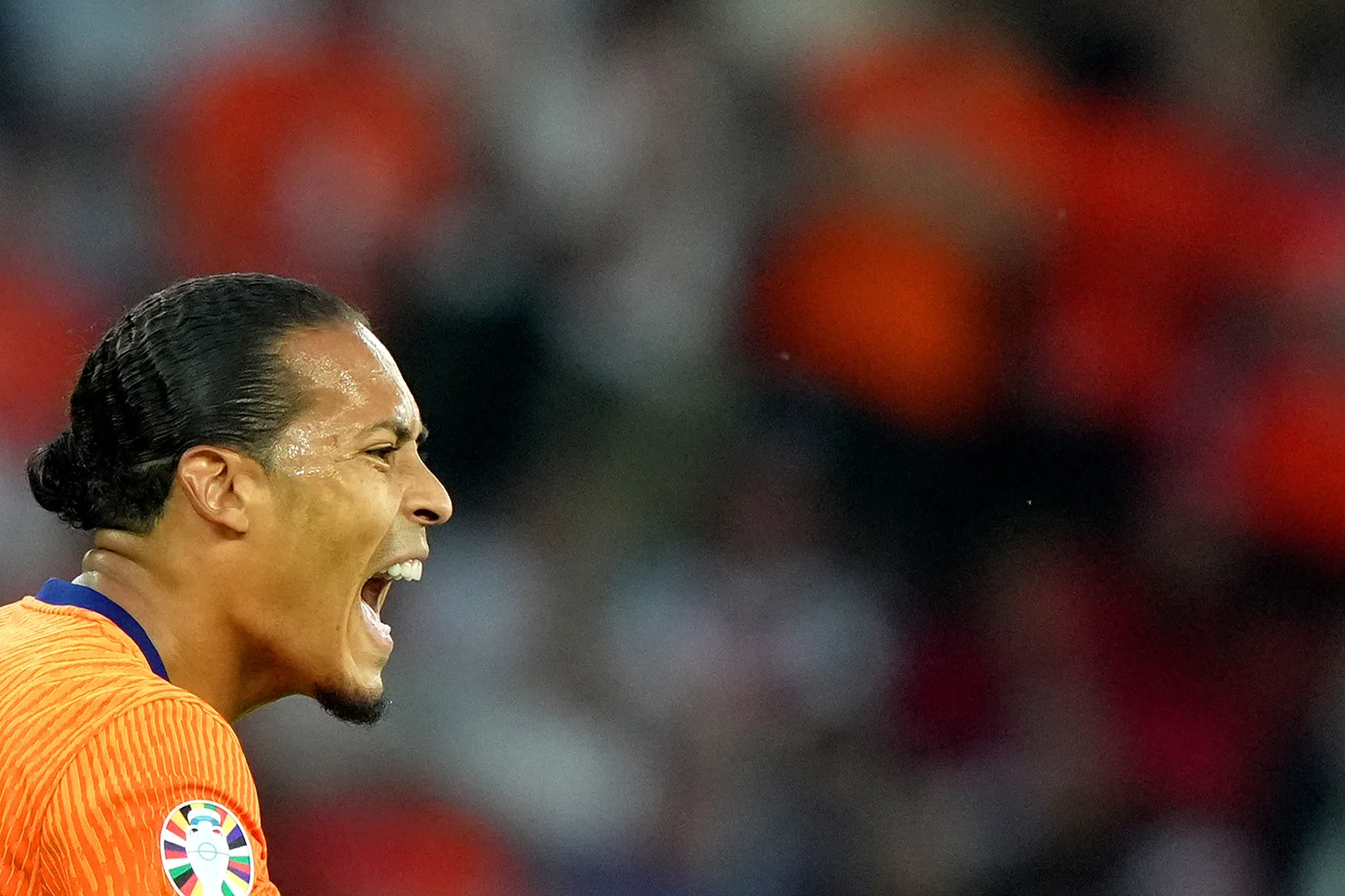 Van Dijk prijst teamgeest: 'We willen allemaal onze droom waarmaken'