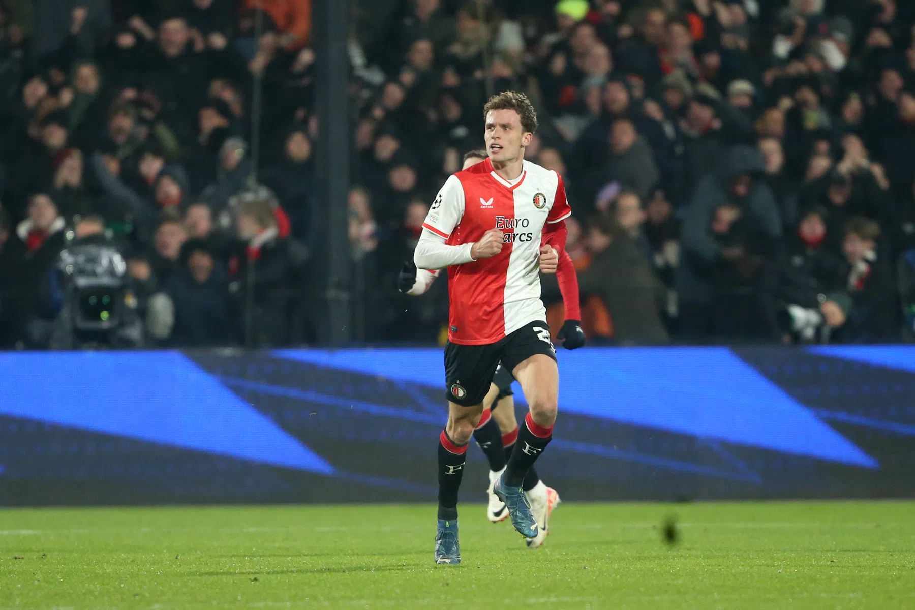 Brighton kondigt transfer Wieffer aan