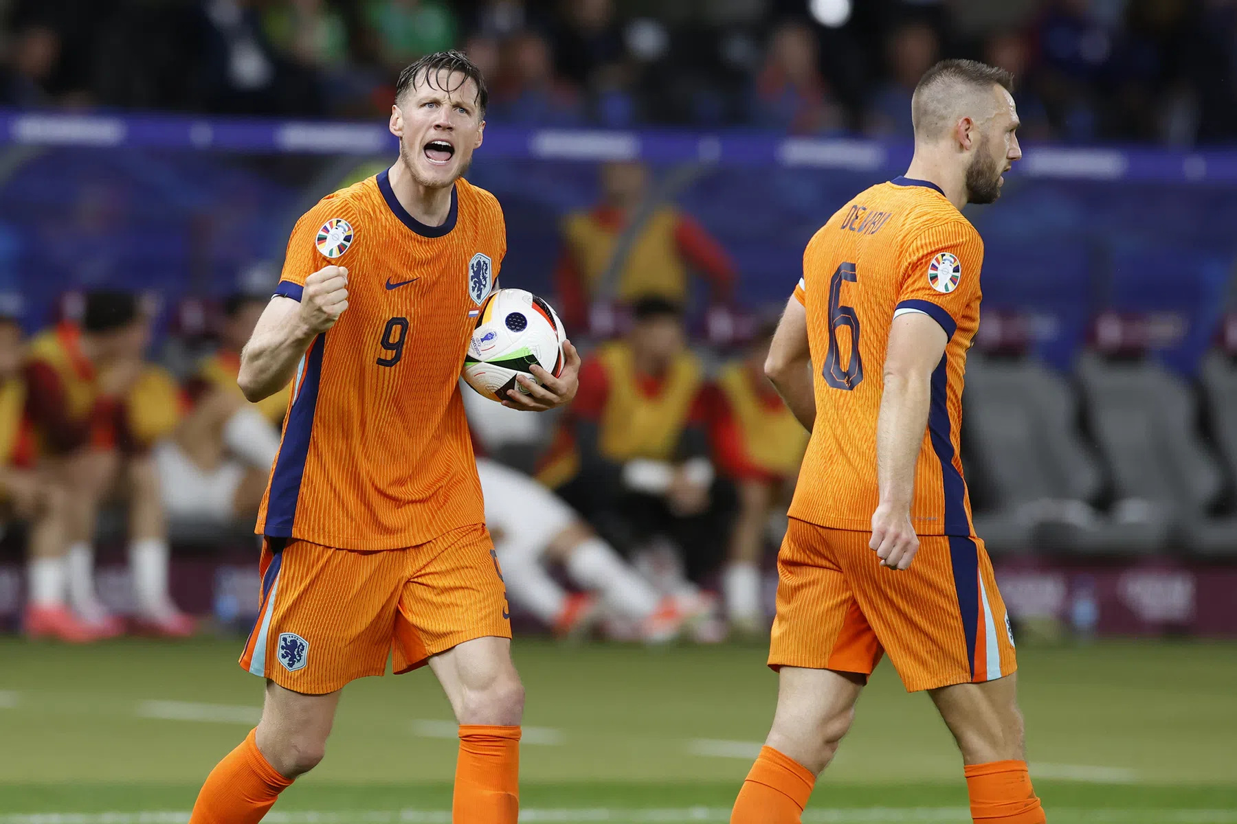 Roep om basisplaats Weghorst: 'Memphis en Xavi niet complementair'