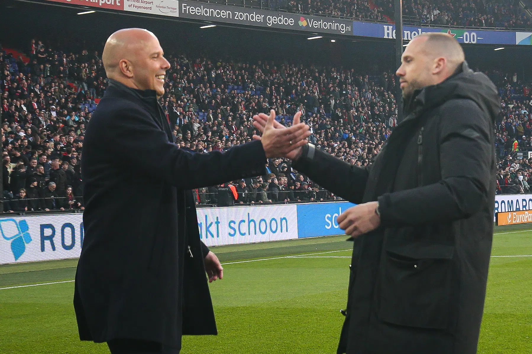 Heitinga op weg naar Liverpool