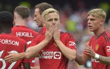 Thumbnail for article: Van de Beek neemt op weg naar Girona vast afscheid van 'United-family'