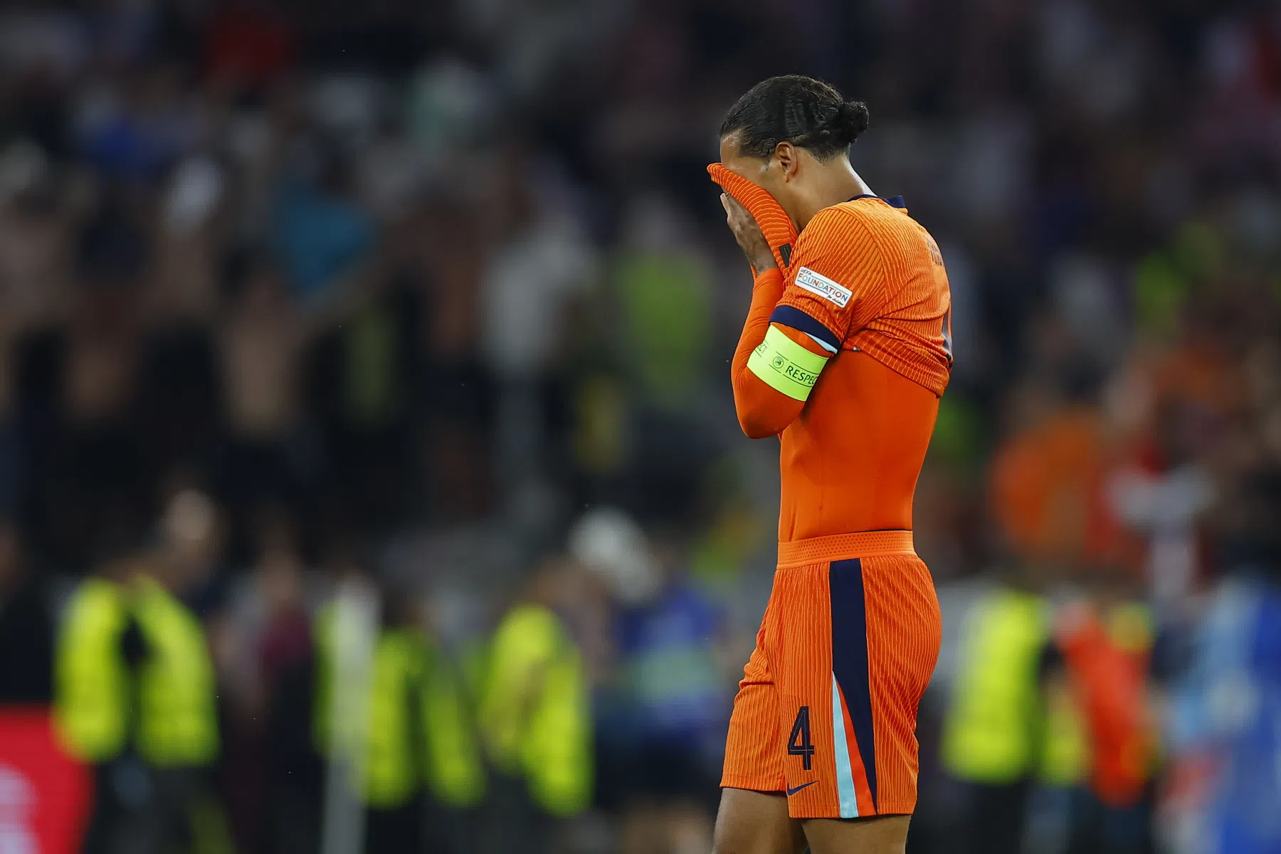 Van Dijk gaat goed nadenken over toekomst bij Liverpool én Oranje