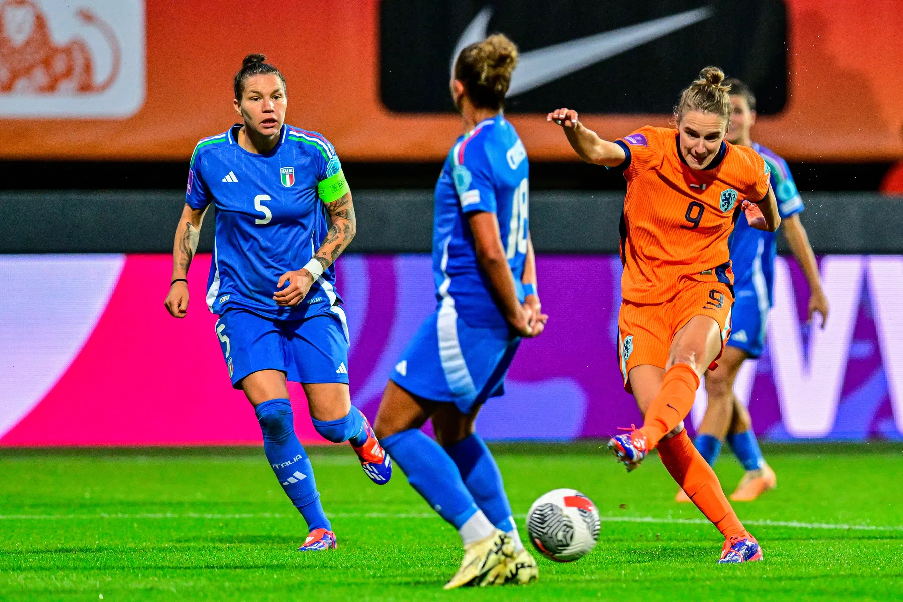 Oranje bijt zich stuk op Italië en heeft EK-ticket nog niet binnen 