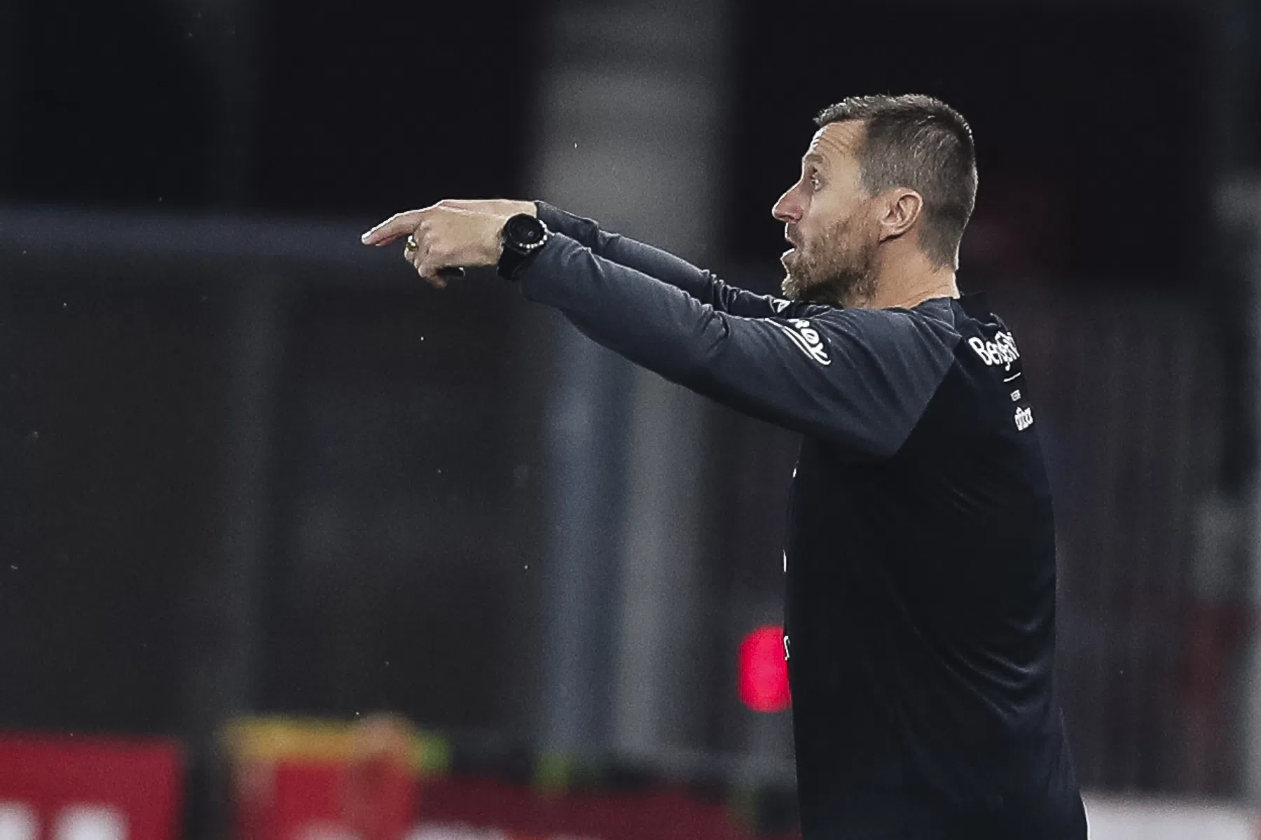 Go Ahead-tegenstander begaat dure misstap tegen laagvlieger