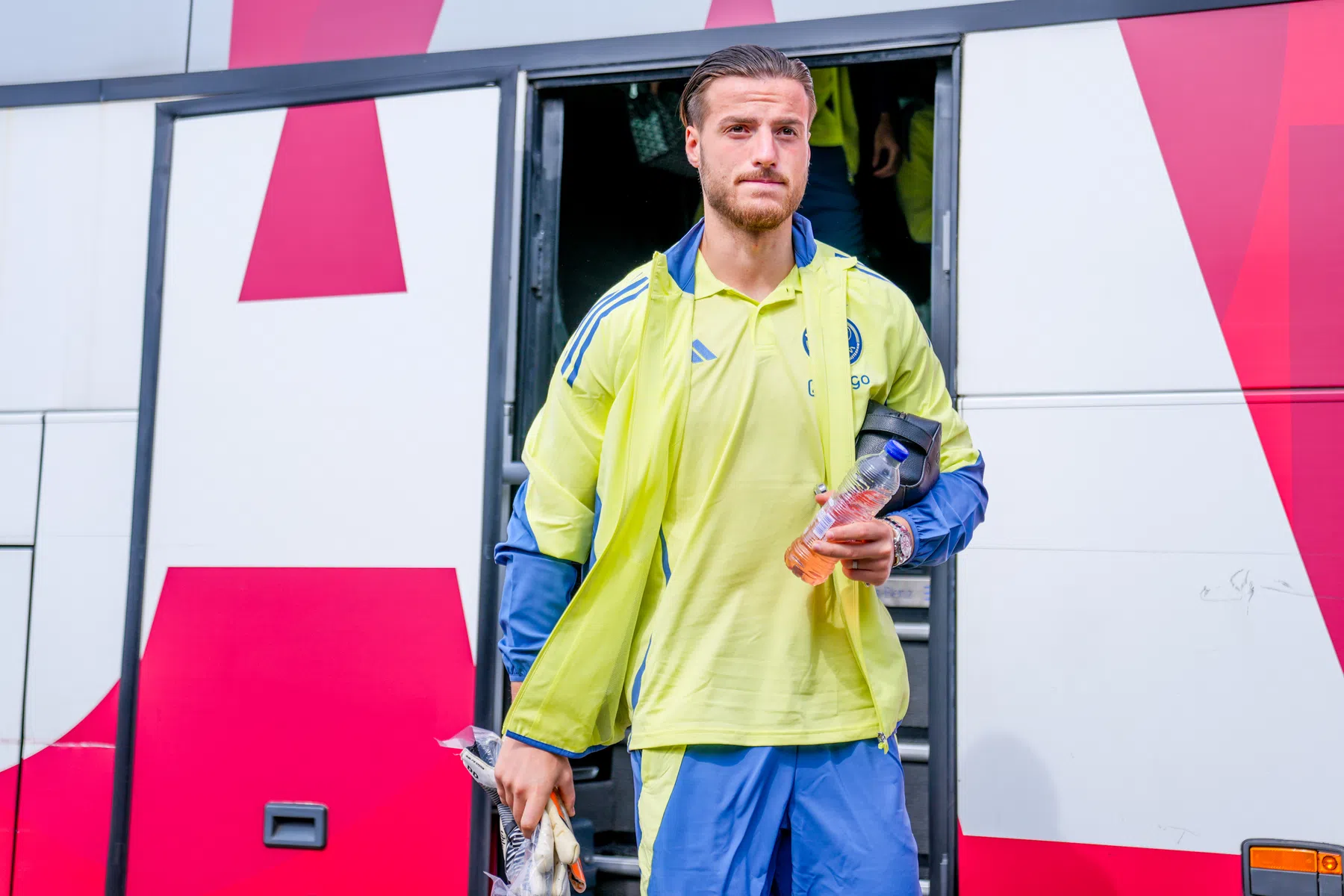 Voorzitter Kosovaarse voetbalbond zegt in contact te zijn met Ajacied Ramaj