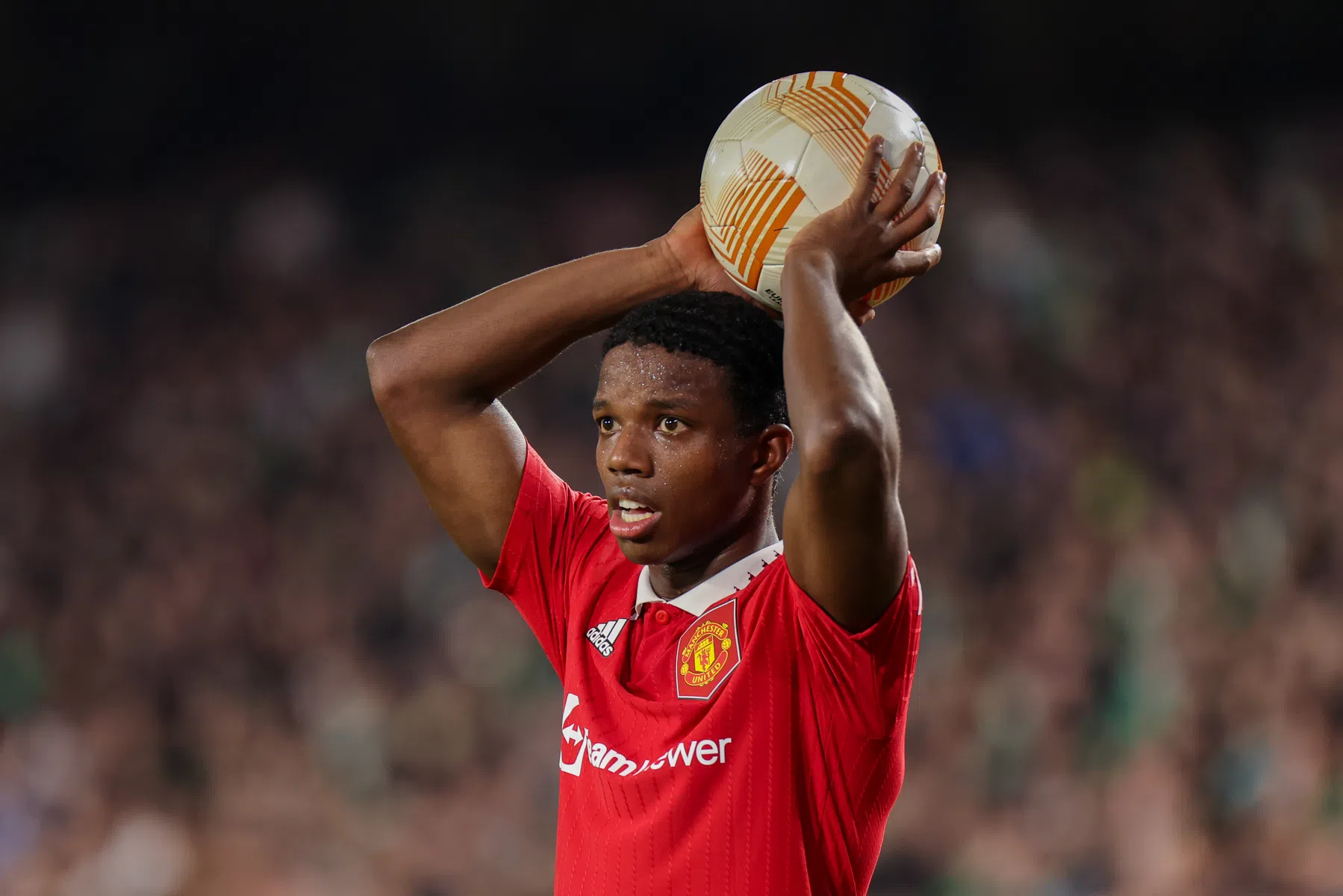 Malacia na een jaar terug in training bij Man United, niet mee op oefentrip