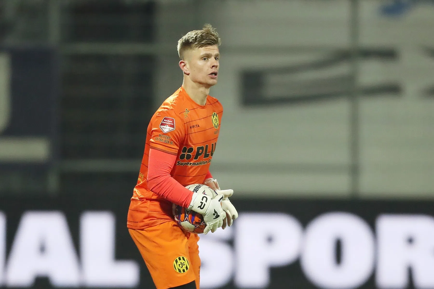 Jong Oranje-doelman Raatsie gaat voor vlieguren in Keuken Kampioen Divsie