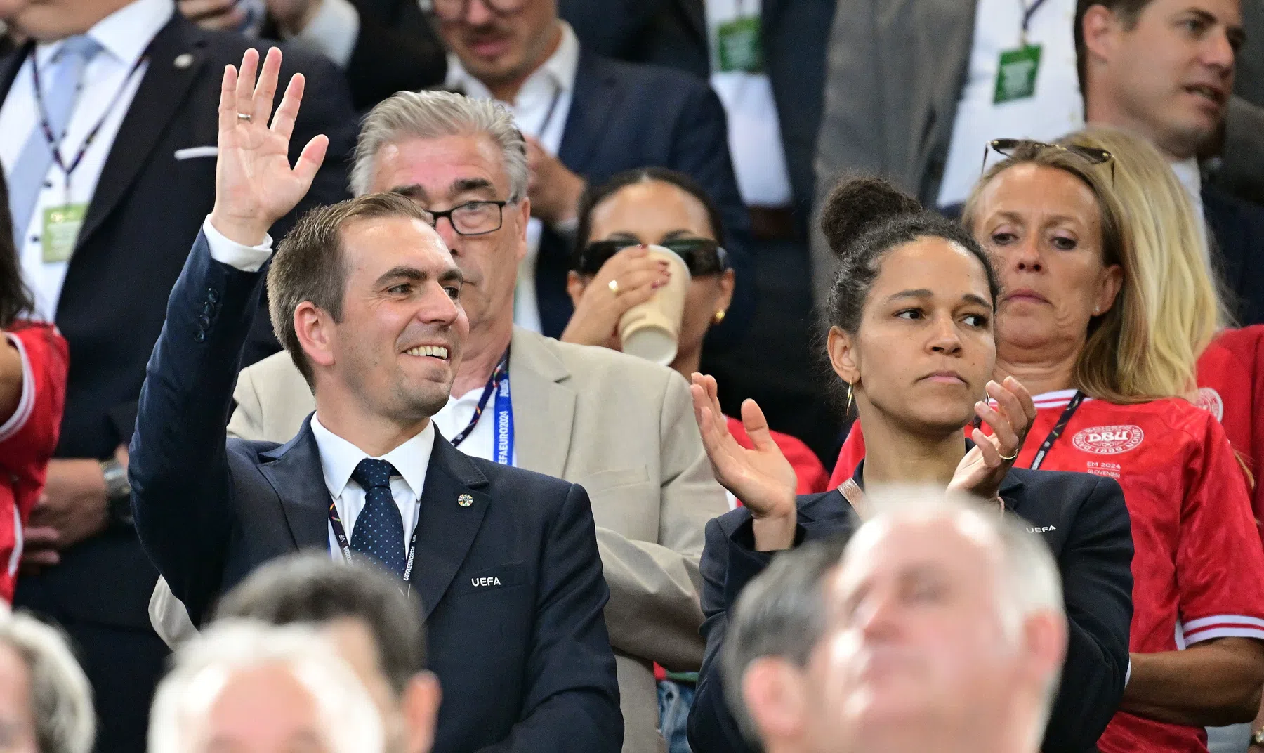 Oranje-fans maken indruk op Lahm: 'Zoiets heb ik nog nooit gezien' 