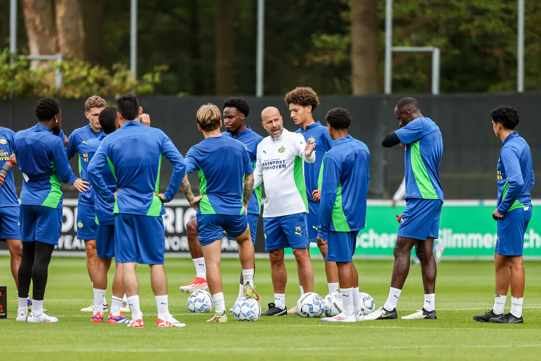 PSV met 31 spelers naar Duitsland, Obispo en Oranje-internationals ontbreken