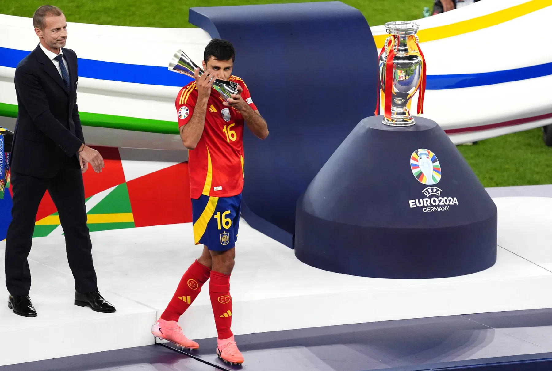De La Fuente kiest favoriet voor Ballon d’Or: 'Hij is de beste ter wereld'