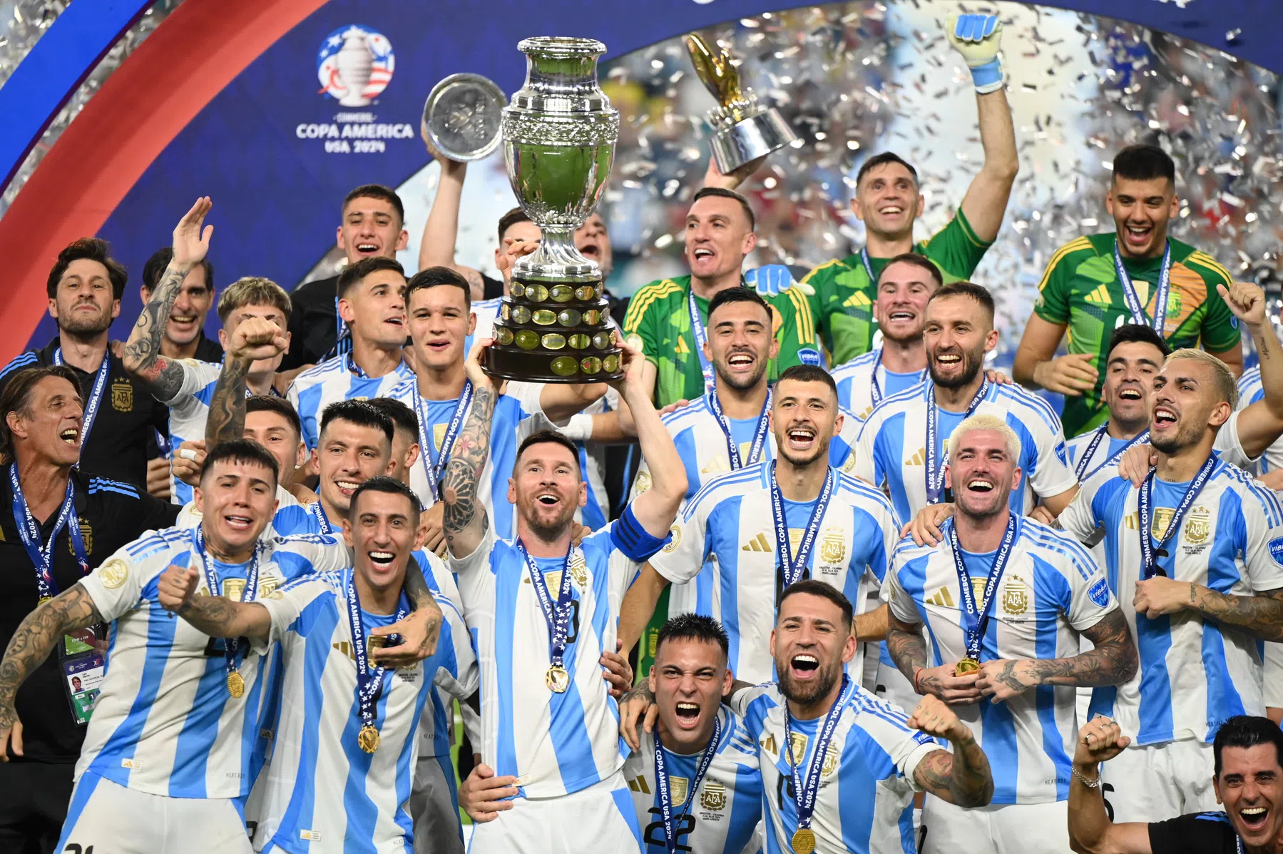 Invallers bezorgen Argentinië Copa na uitvallen Messi en chaos voor aftrap