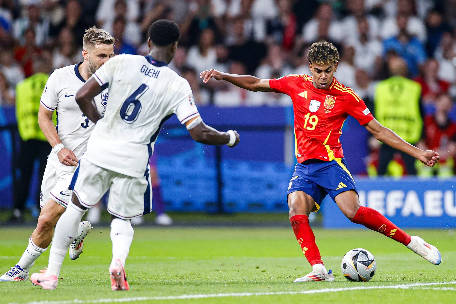 Van Basten zet vraagtekens bij Yamal: 'Een Messi? Dat kan ik me niet voorstellen'