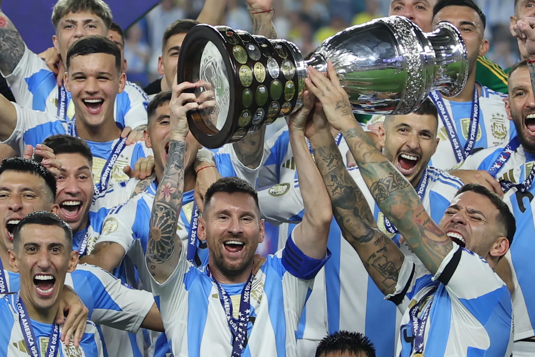 Succescoach Scaloni uit zijn zorgen na 'eeuwige knuffel' met Messi