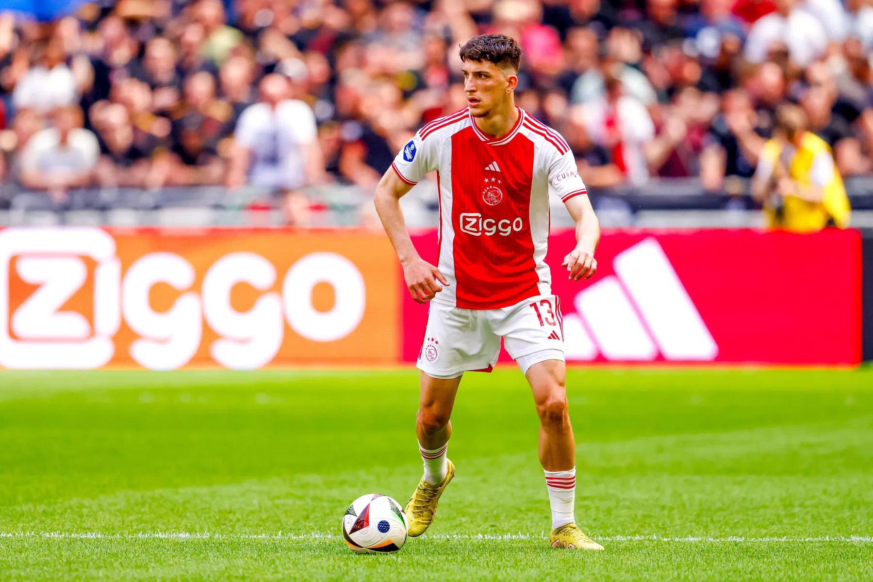 Negen dagen na EK-exit is Kaplan alweer terug bij Ajax: 'Hij is zeer gemotiveerd'