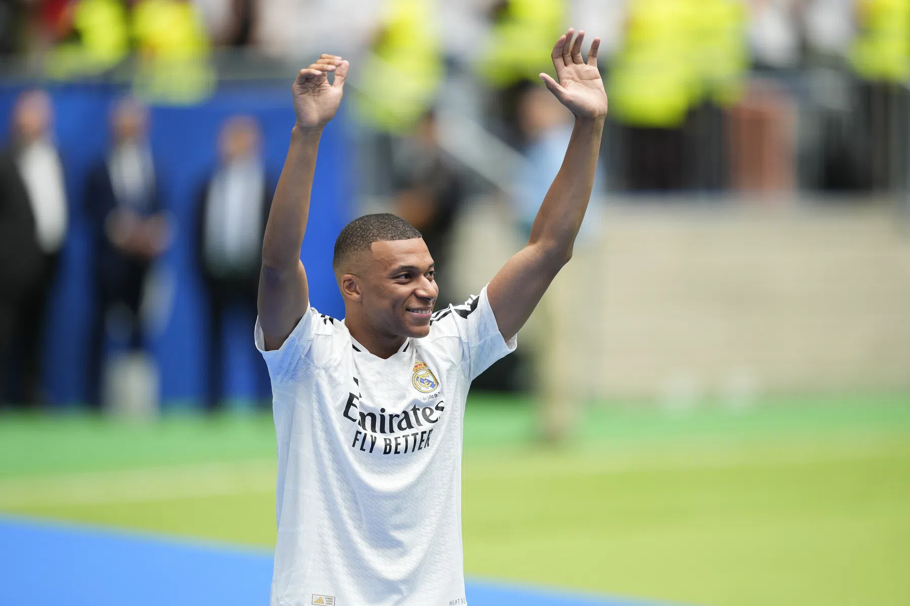 Dit zegt Mbappé over samenspelen met Vinícius en de status van zijn neus