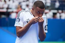 Thumbnail for article: Embleem kussende en Spaans sprekende Mbappé verovert Real-harten