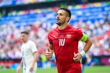 Thumbnail for article: 'Tadic stopt na zestien jaar bij Servië'