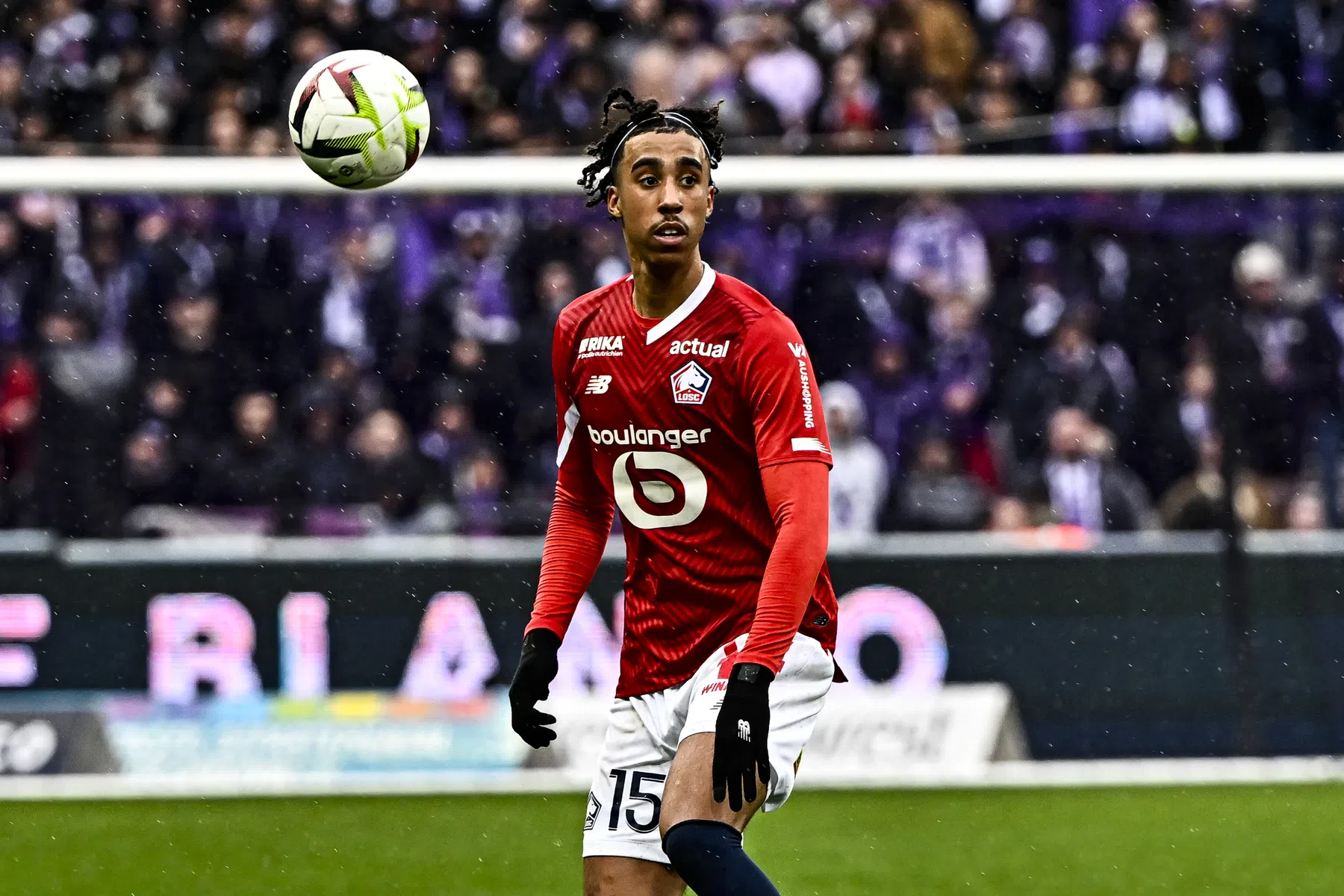 Met Leny Yoro winkelt Manchester United in de buitencategorie