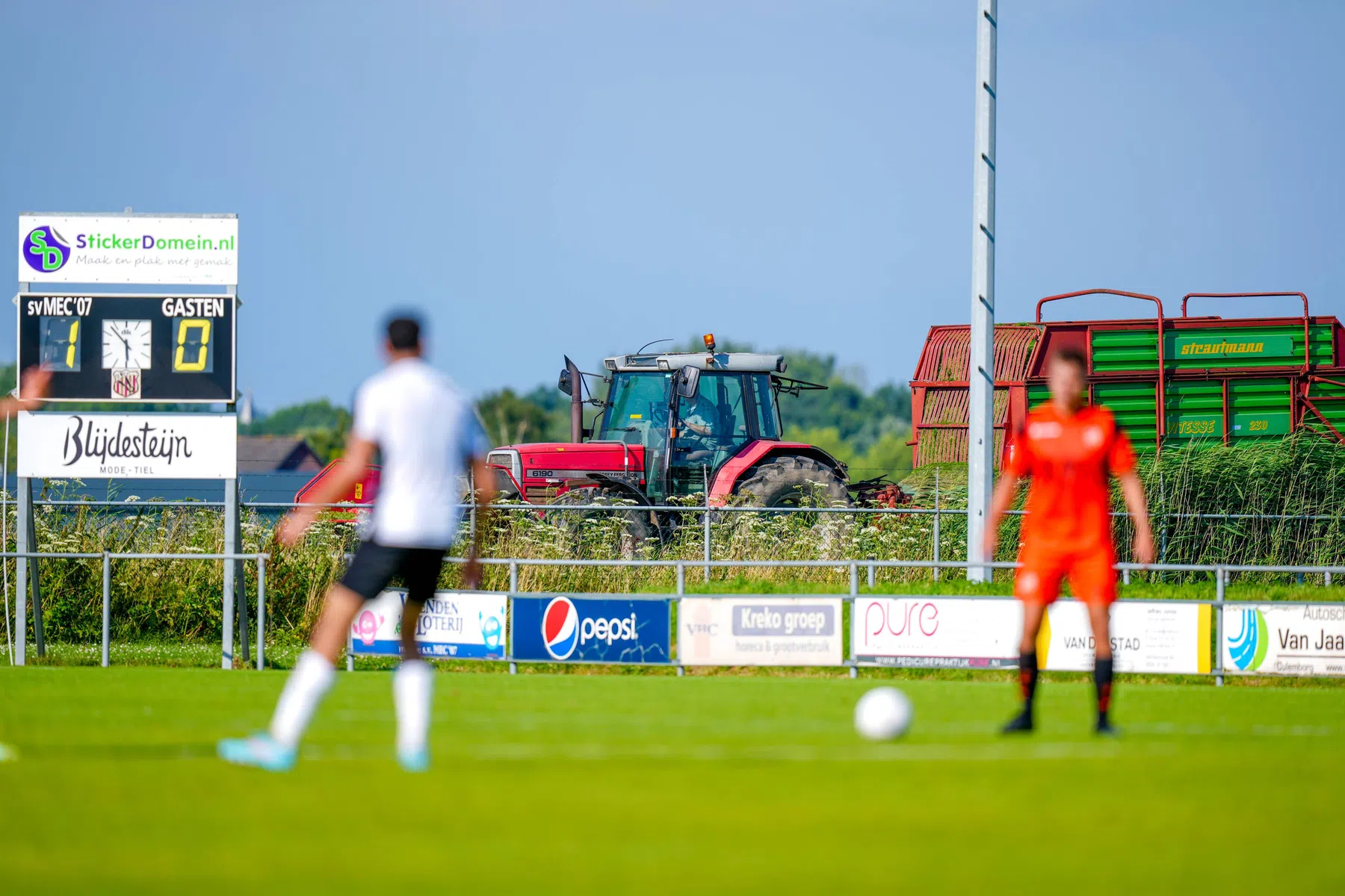 Qatari tussen de tractors: 'Ik kende Volendam niet, maar het is een goed team'