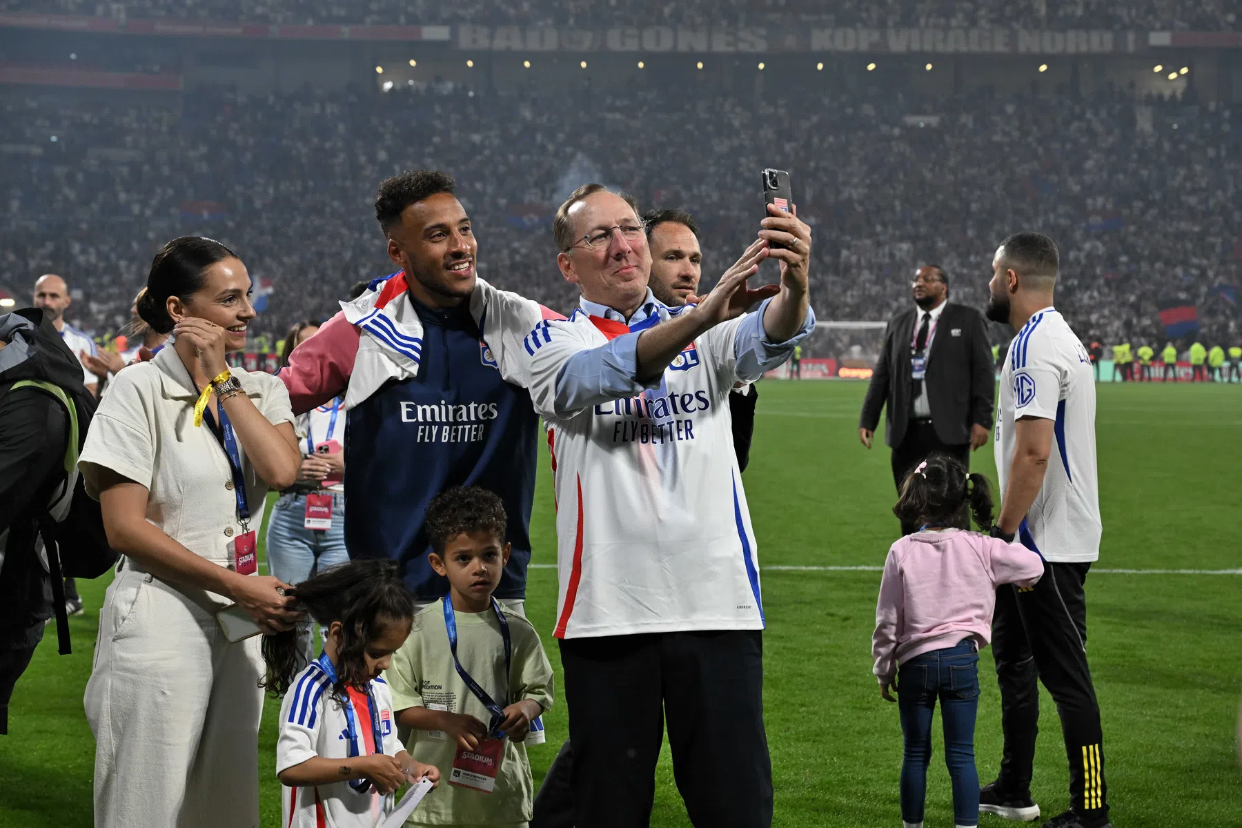 Lyon-eigenaar baart opzien: 'PSG hoeft alleen maar oliegeld op te hoesten'
