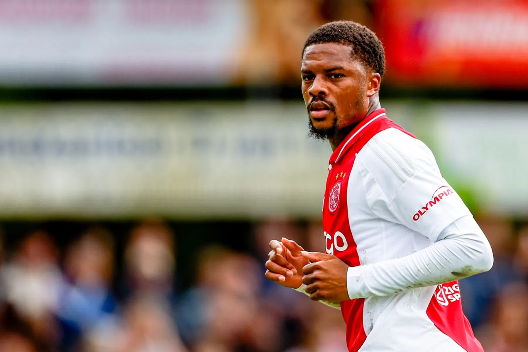Akpom: 'Ajax een geweldige club, maar je moet ook aan jezelf denken'