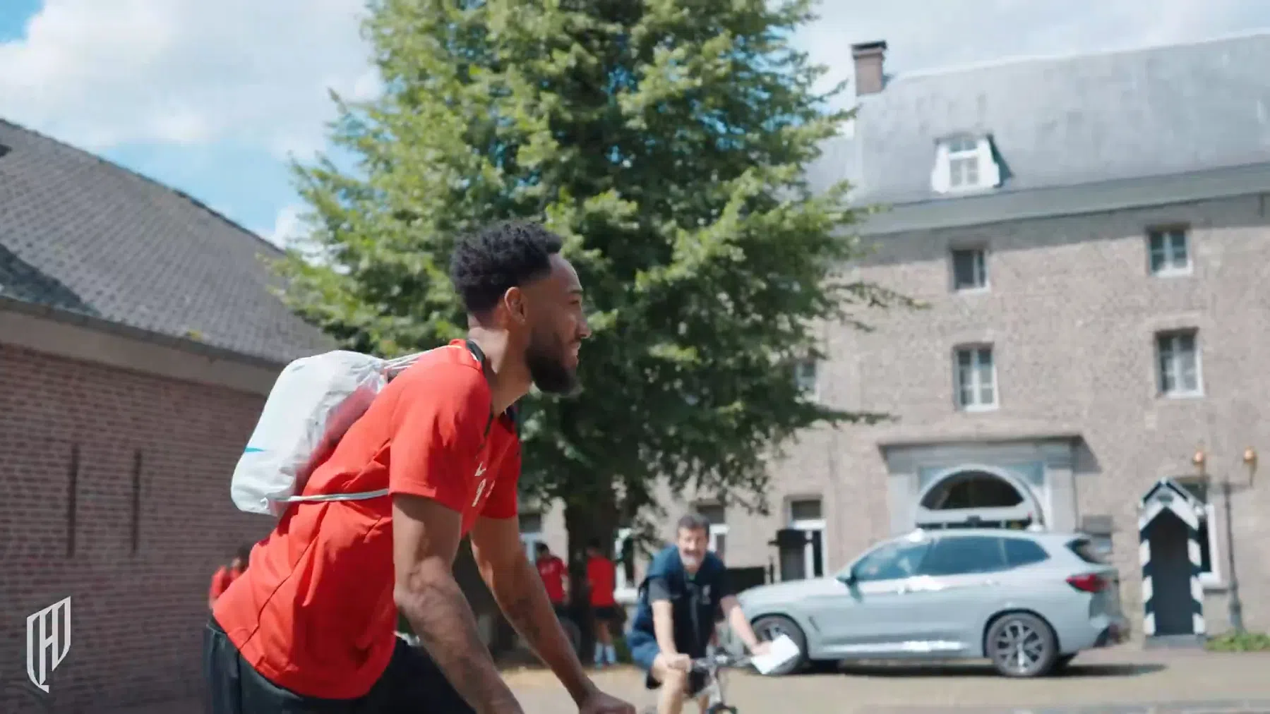 Aubameyang tekent in historisch kasteel in Tegelen bij Saoedische club