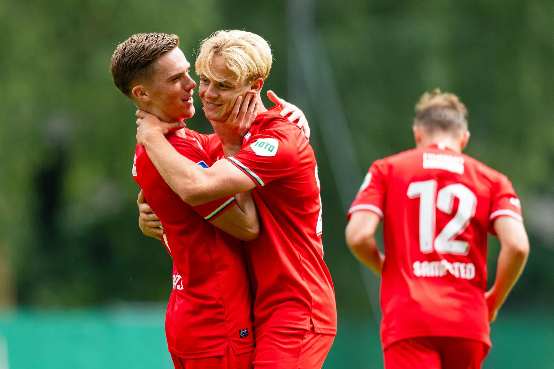 Twente en Hannover spelen gelijk in doelpuntrijke oefenwedstrijd