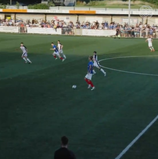 Portsmouth-verdediger maakt doelpunt van zijn leven