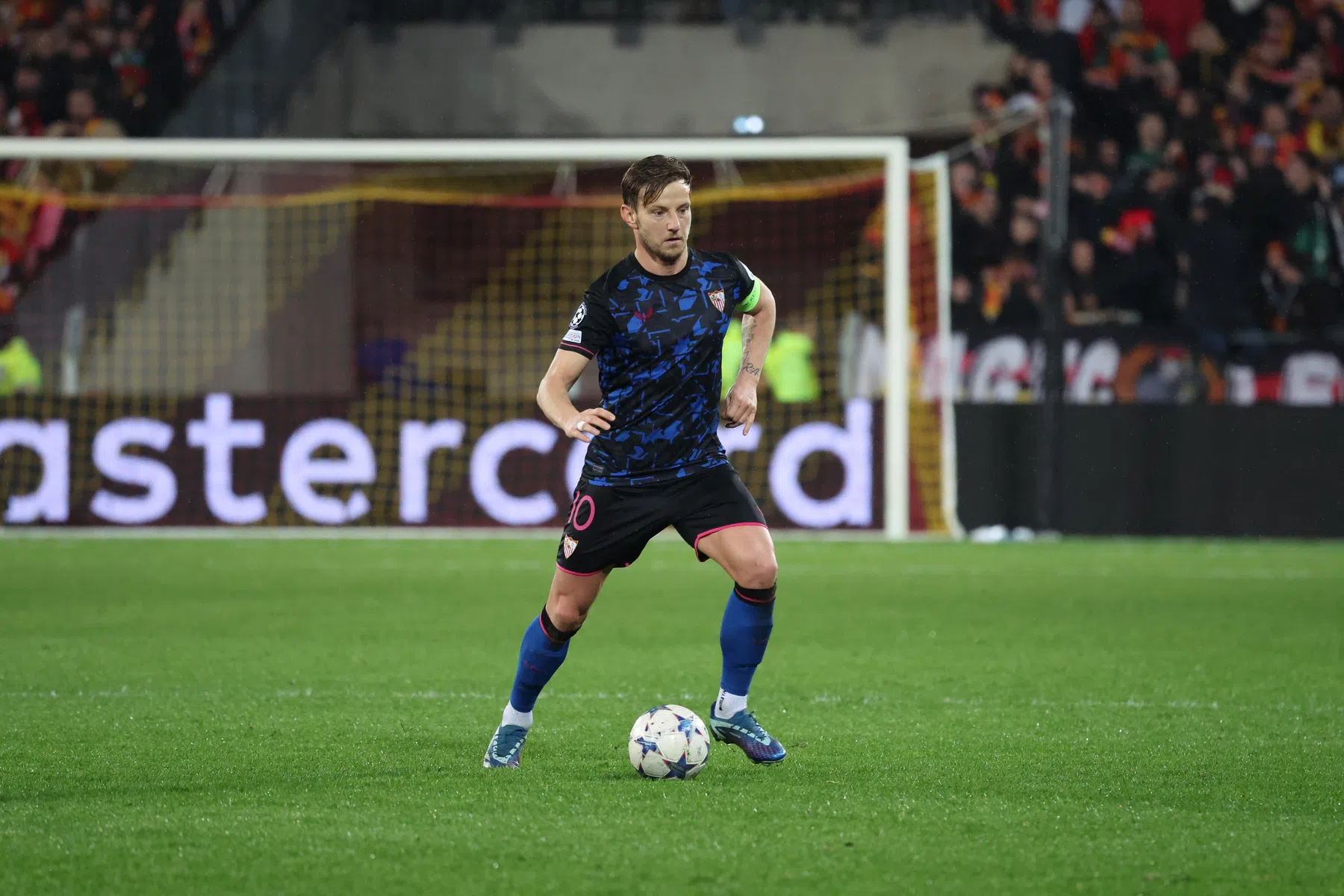 Rakitic tekent voor het eerst in Kroatië, bij club van Perisic