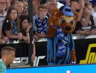Brugse mascotte is het tijdrekken van Union-goalie beu