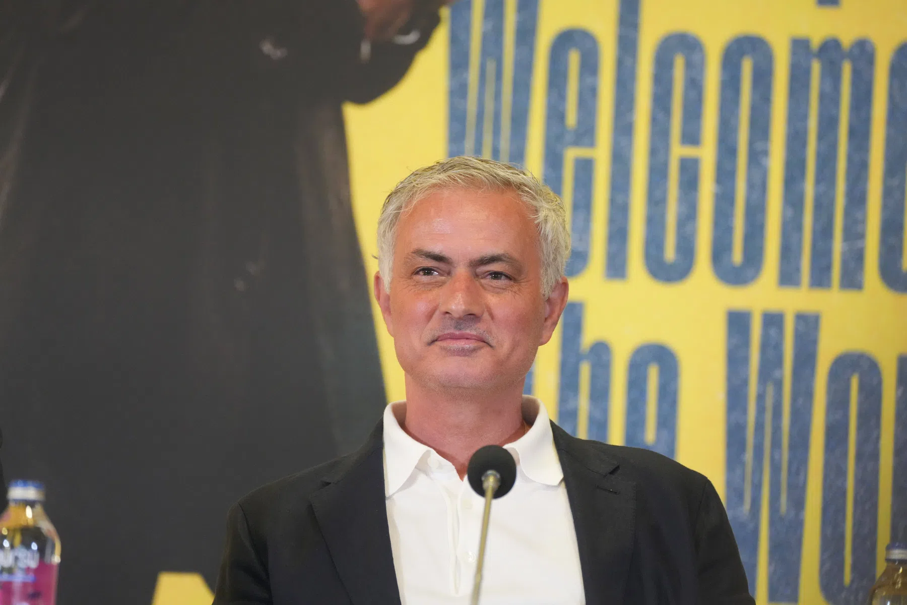 Mourinho kan frustratie niet verbergen: 'Ik snap niet dat de UEFA dit toestaat'