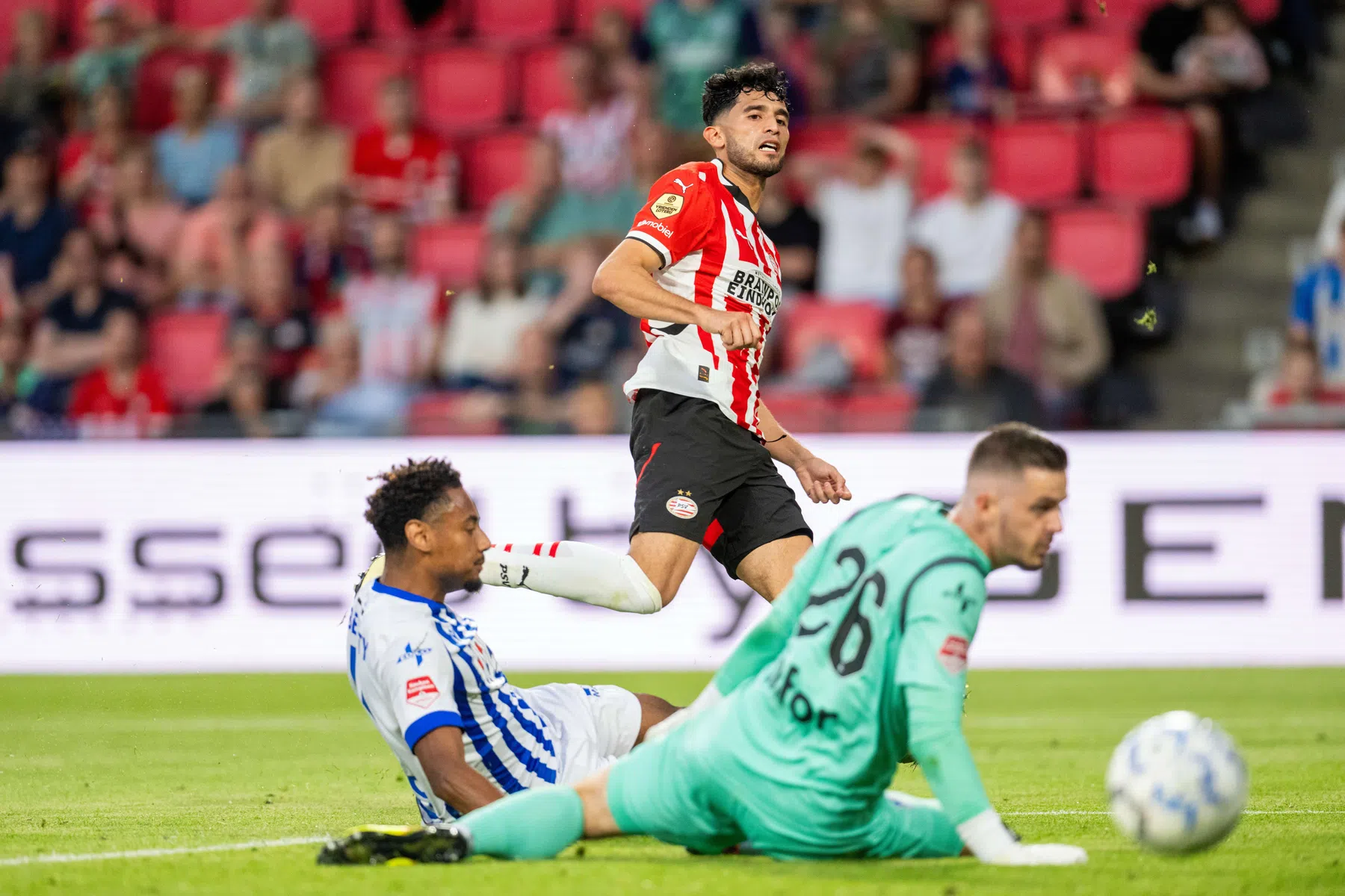 Pepi met hattrick in de spotlights tijdens Lichtstadderby